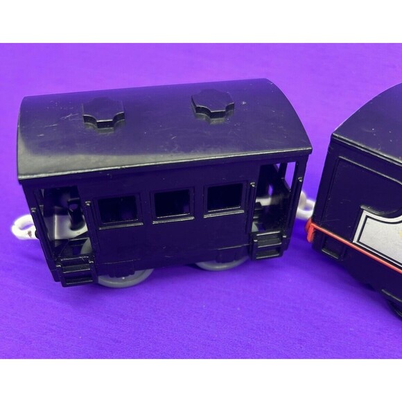 Thomas & Friends Trackmaster Motorized Fearless Freddie w/Black Car - Picture 2 of 8